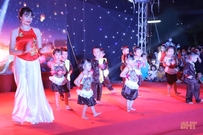 Con em người lao động Formosa Hà Tĩnh vui “Đêm hội trăng rằm”