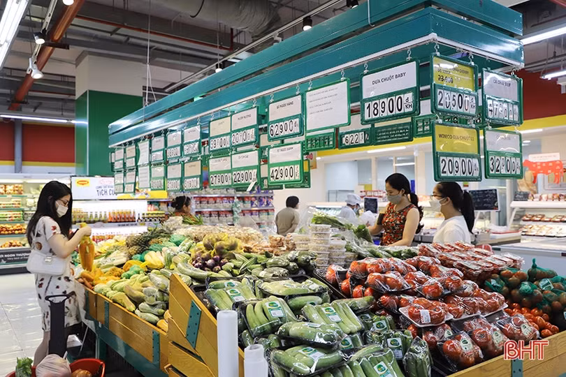 Nhóm hàng bán lẻ nào ở Hà Tĩnh có doanh thu tăng cao nhất trong 8 tháng?