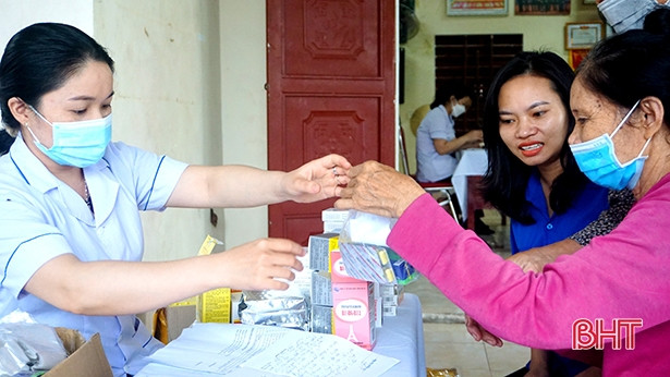Formosa Hà Tĩnh hỗ trợ cấp phát thuốc miễn phí cho gần 200 người dân