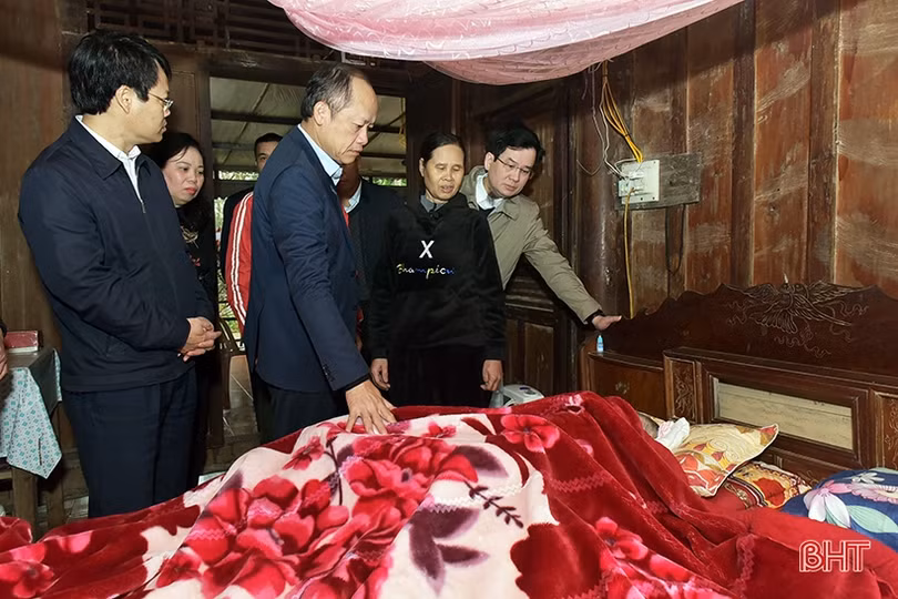 Lãnh đạo tỉnh tặng quà, chúc tết người có công, người cao tuổi