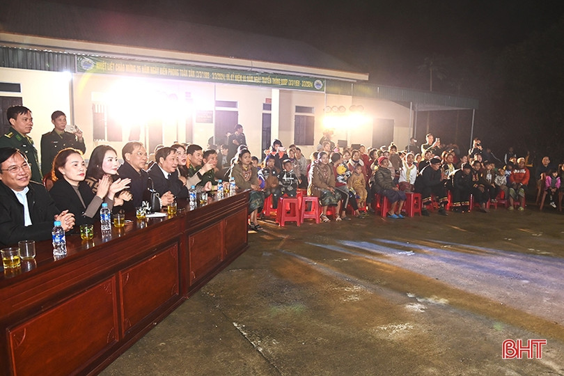 Đồng bào biên giới vui “Xuân biên phòng ấm lòng dân bản”