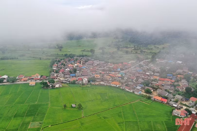 Ấm tình tết Việt trên đất bạn Lào