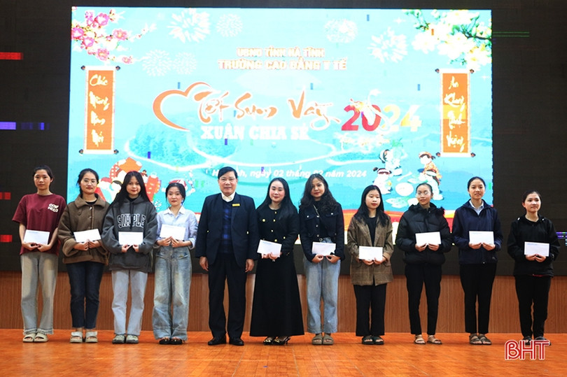 Trường Cao đẳng Y tế Hà Tĩnh mang tết ấm tới sinh viên