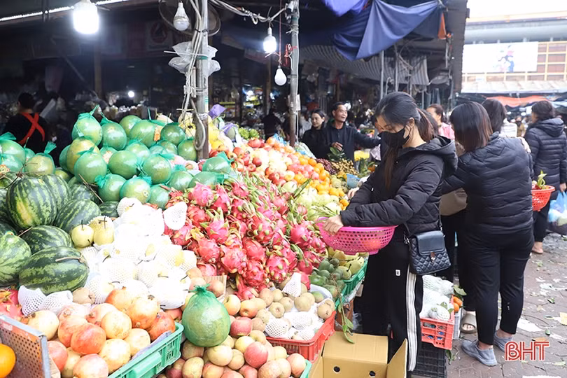 Người dân mua sắm lễ tiễn ông Công, ông Táo về trời