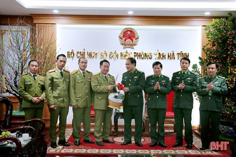 Lực lượng vũ trang Bolikhămxay, Khăm Muồn chúc tết Bộ CHQS, BĐBP Hà Tĩnh