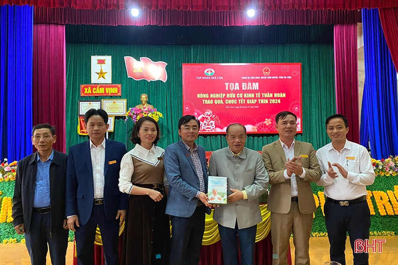 Nhiều suất quà tết tiếp tục đến với các gia đình khó khăn ở Hà Tĩnh