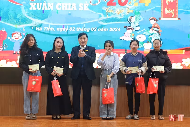 Trường Cao đẳng Y tế Hà Tĩnh mang tết ấm tới sinh viên
