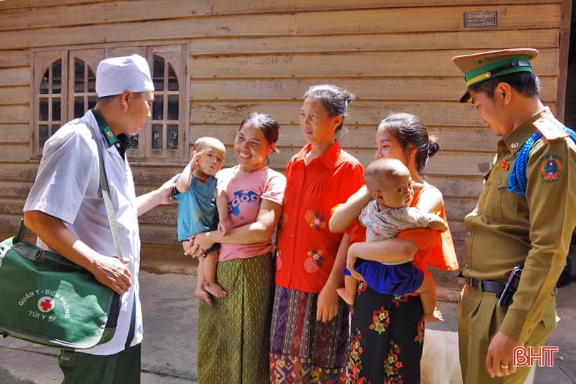 Ấm tình tết Việt trên đất bạn Lào