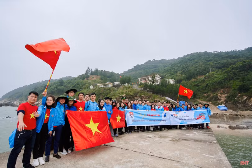 Ấm khúc quân hành Sơn Dương...