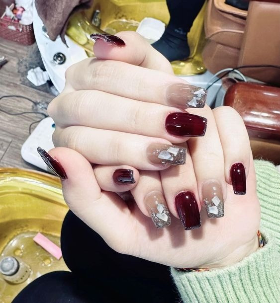 Mẫu nails tone đỏ đón tết