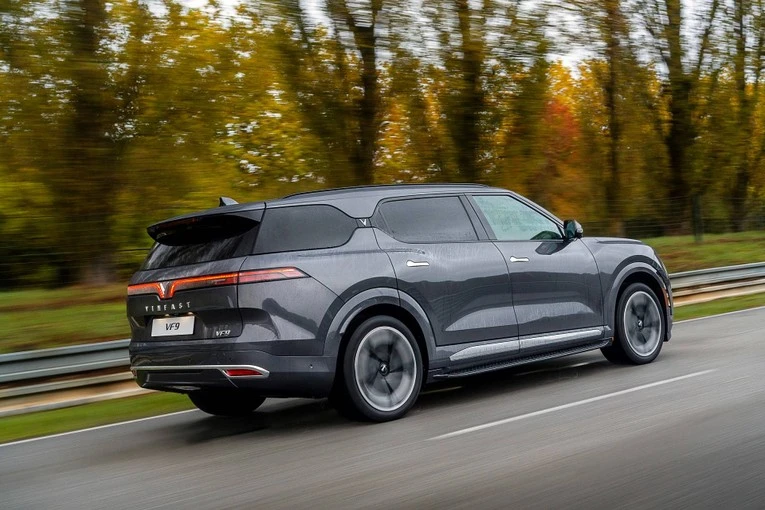 Ô tô điện VinFast sở hữu loạt tính năng an toàn hiện đại, đáp ứng tối đa nhu cầu của chủ xe. Người dùng VinFast: Đi xe điện chỉ có lãi, không có lỗ