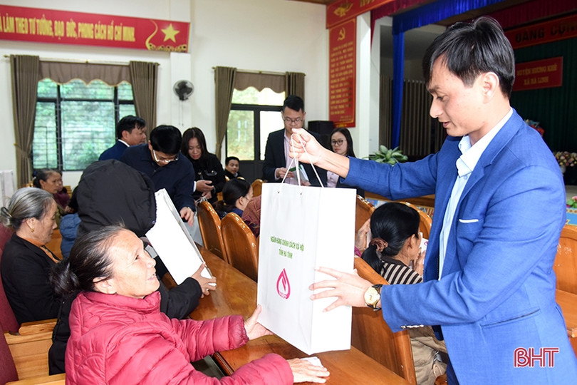 Ấm áp chương trình “Xuân yêu thương - tết chia sẻ”