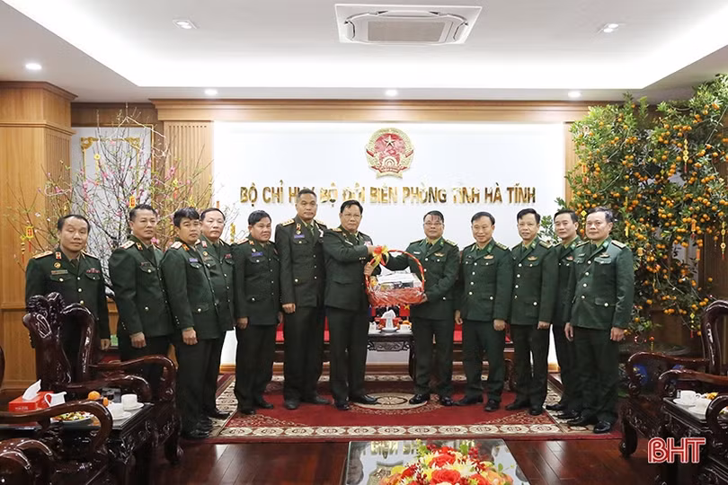 Lực lượng vũ trang Bolikhămxay, Khăm Muồn chúc tết Bộ CHQS, BĐBP Hà Tĩnh