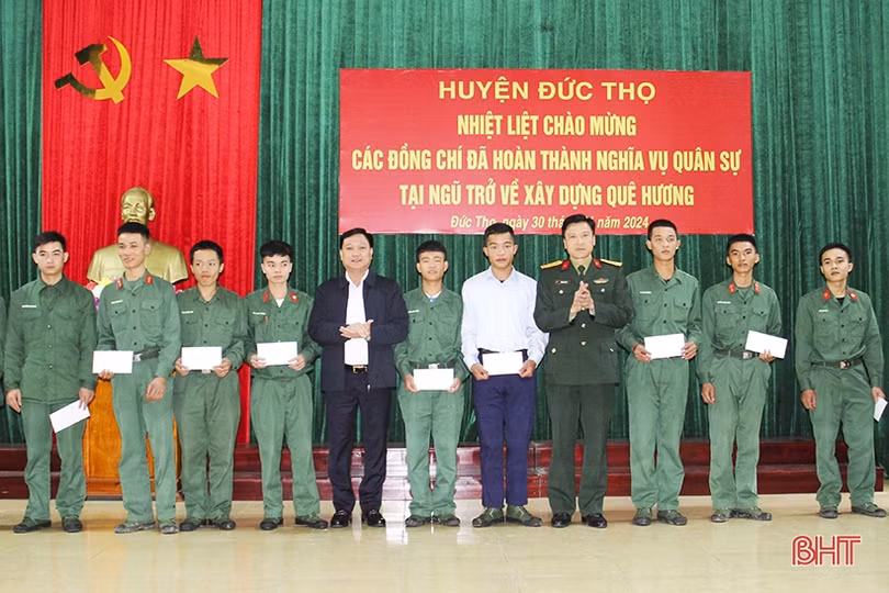 Đức Thọ gặp mặt quân nhân hoàn thành nghĩa vụ quân sự trở về địa phương