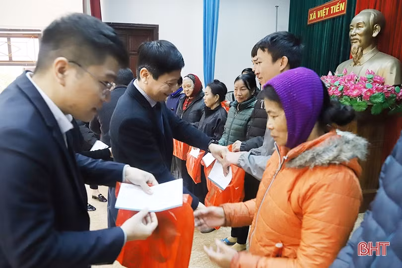 Nhiều suất quà “Ấm tình mùa xuân” đến với các hoàn cảnh khó khăn