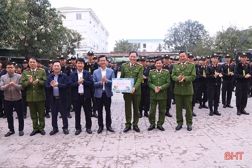 Triển khai hiệu quả các giải pháp, giữ bình yên cho Nhân dân vui xuân, đón tết