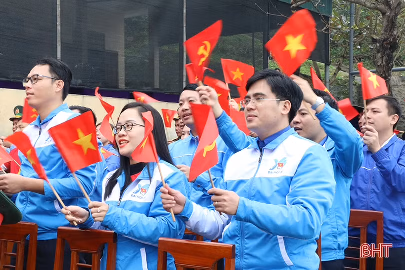 Ấm khúc quân hành Sơn Dương...