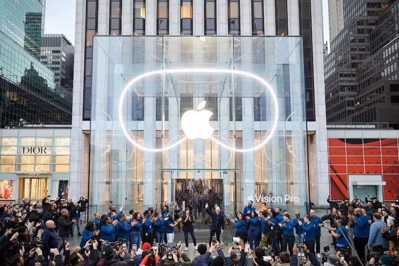 Những người đầu tiên bỏ 3.500 USD mua Apple Vision Pro