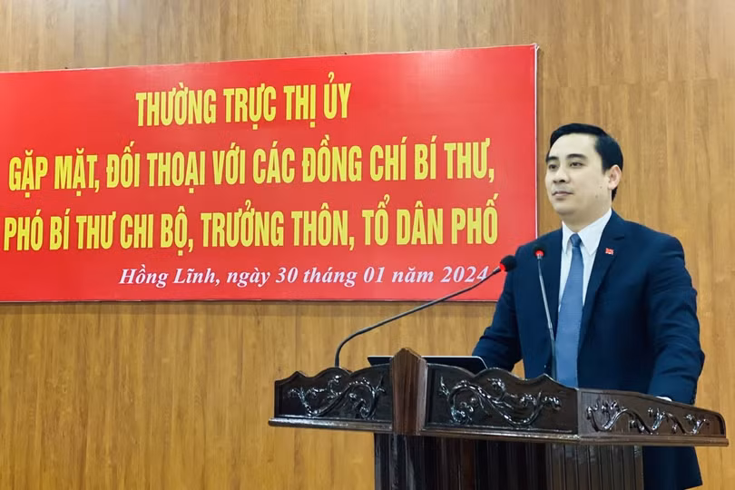 Lãnh đạo thị xã Hồng Lĩnh gặp mặt, đối thoại với cán bộ thôn, tổ dân phố