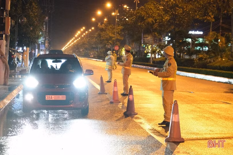 Kiểm tra, kiểm soát đảm bảo an toàn giao thông trên các cung đường