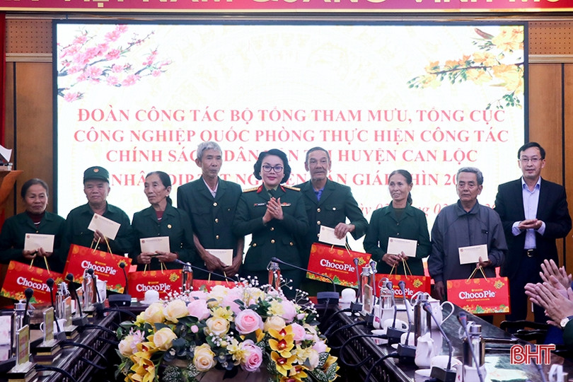 Bộ Tổng tham mưu, Tổng cục Công nghiệp Quốc phòng tặng quà tết ở Hà Tĩnh