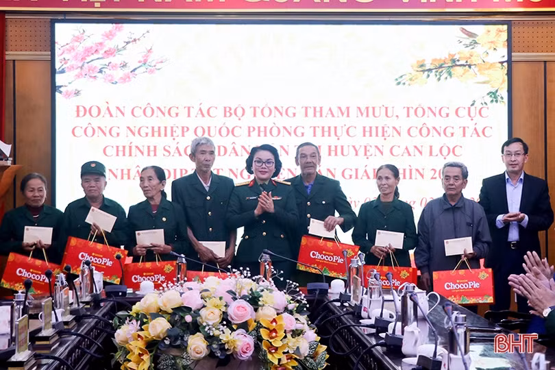 Bộ Tổng tham mưu, Tổng cục Công nghiệp Quốc phòng tặng quà tết ở Hà Tĩnh