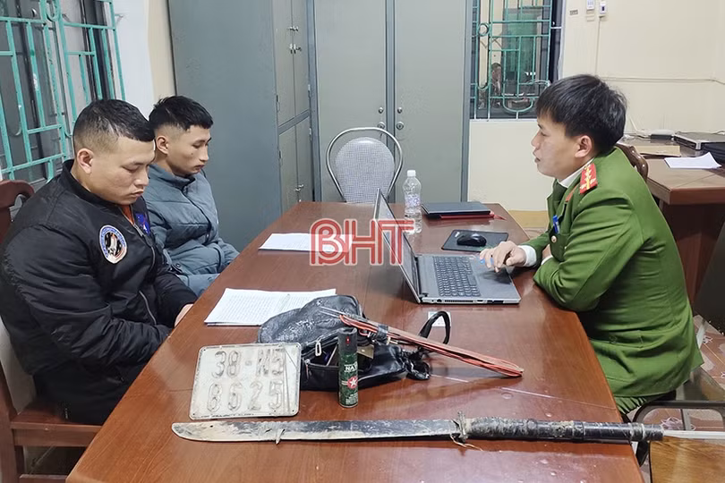 Bắt 2 đối tượng trộm chó cùng nhiều hàng nóng