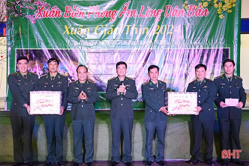 Đồng bào biên giới vui “Xuân biên phòng ấm lòng dân bản”