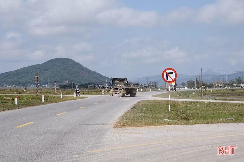 Tiềm ẩn tai nạn giao thông tại ngã tư Kỳ Khang