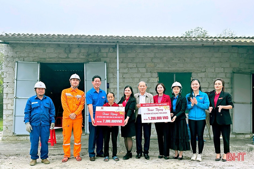 Hỗ trợ lắp đặt điện sinh hoạt cho hộ đặc biệt khó khăn ở Thạch Hà