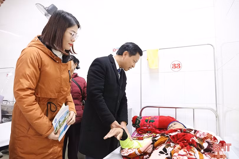 Nhiều phần quà gửi tặng học sinh, bệnh nhân khó khăn