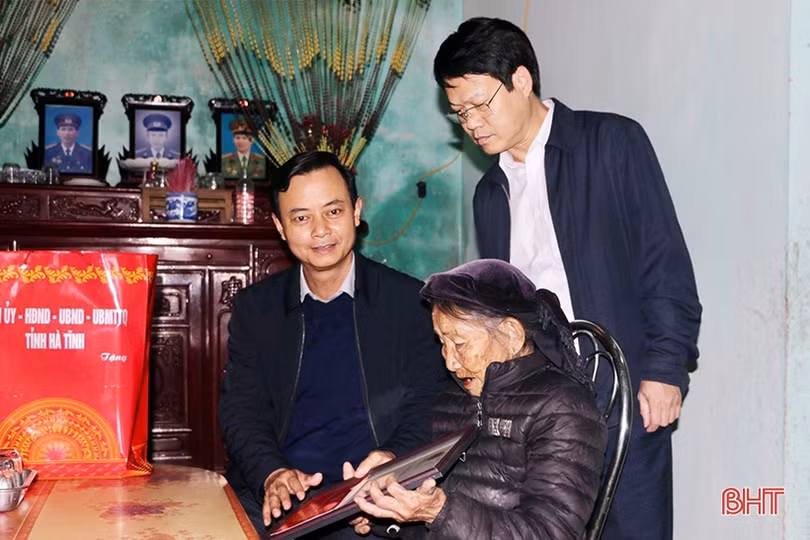 Trưởng ban Tuyên giáo Tỉnh ủy vui tết sum vầy với người lao động Lộc Hà