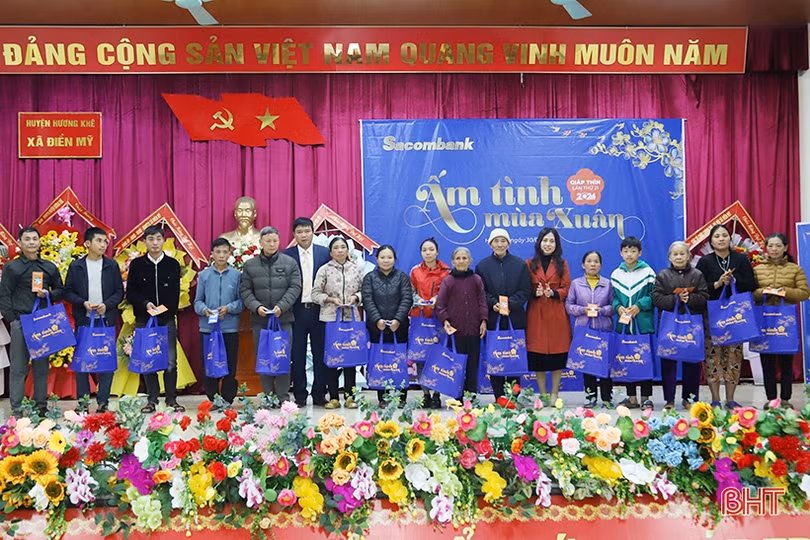 Nhiều suất quà “Ấm tình mùa xuân” đến với các hoàn cảnh khó khăn