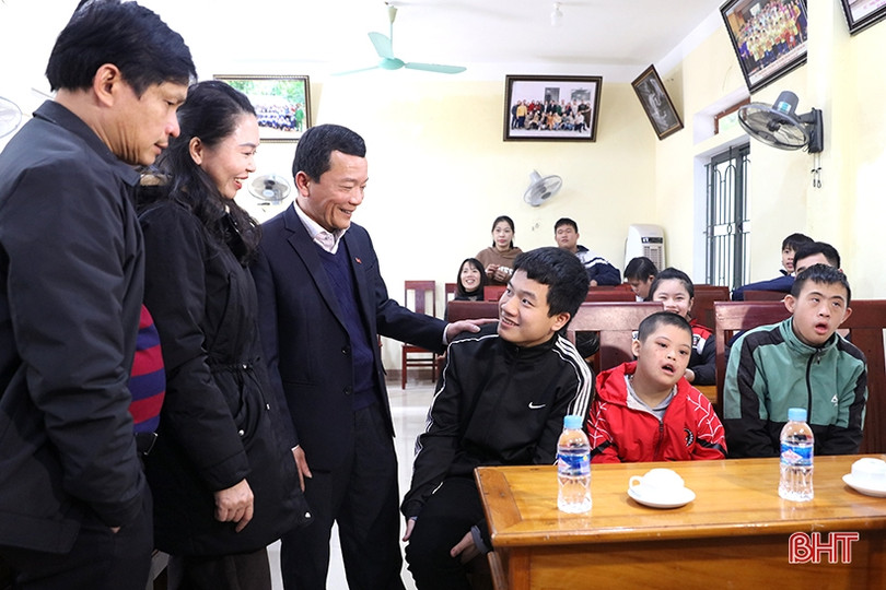 Trao hơn 245.000 suất quà tết cho người có công, hộ nghèo và đối tượng bảo trợ xã hội ảnh 9 Trao hơn 245.000 suất quà tết cho người có công, hộ nghèo và đối tượng bảo trợ xã hội