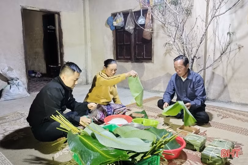 Ấm tình tết Việt trên đất bạn Lào