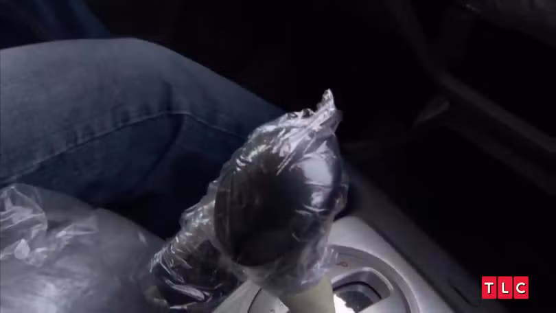 Thánh tiết kiệm bọc Honda Civic bằng ni lông để được giá khi bán