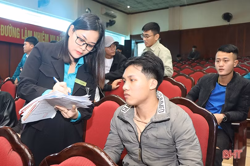 Cẩm Xuyên động viên thanh niên lên đường làm nhiệm vụ bảo vệ Tổ quốc