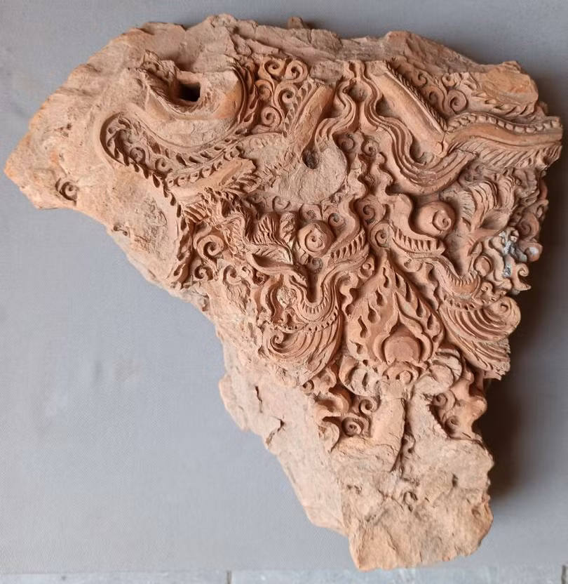 Chuyện về ngôi tháp được ban tên khi rồng vàng hiện lên