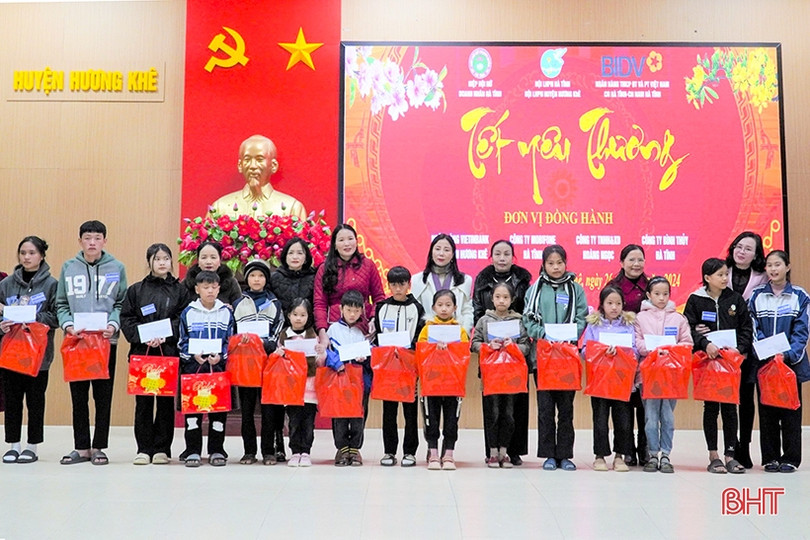 Vận động gần 3,2 tỷ đồng chăm lo tết cho hội viên phụ nữ và trẻ em khó khăn