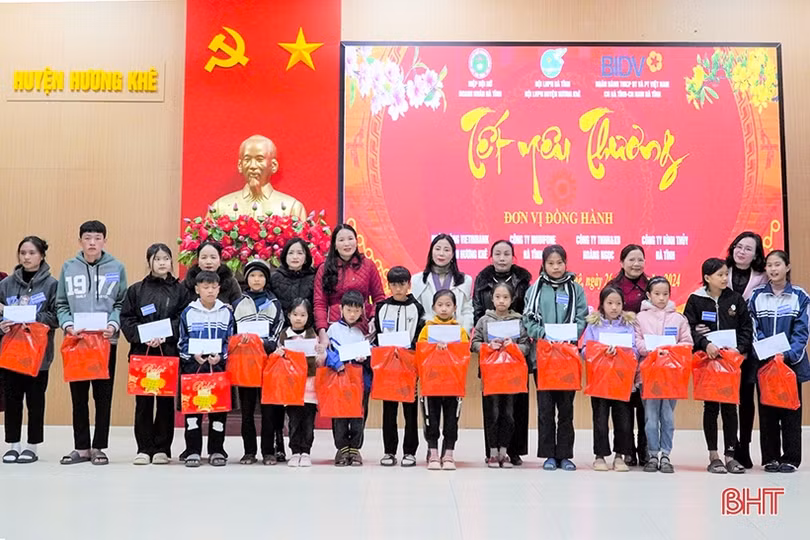 Vận động gần 3,2 tỷ đồng chăm lo tết cho hội viên phụ nữ và trẻ em khó khăn