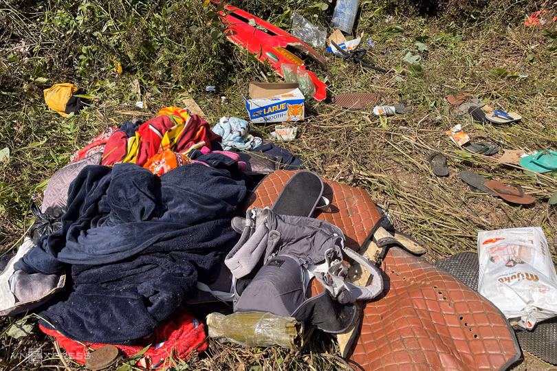 Hiện trường ôtô chở gần 40 khách nằm dưới vực sâu