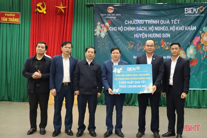 BIDV trao hàng nghìn suất quà tết cho người nghèo