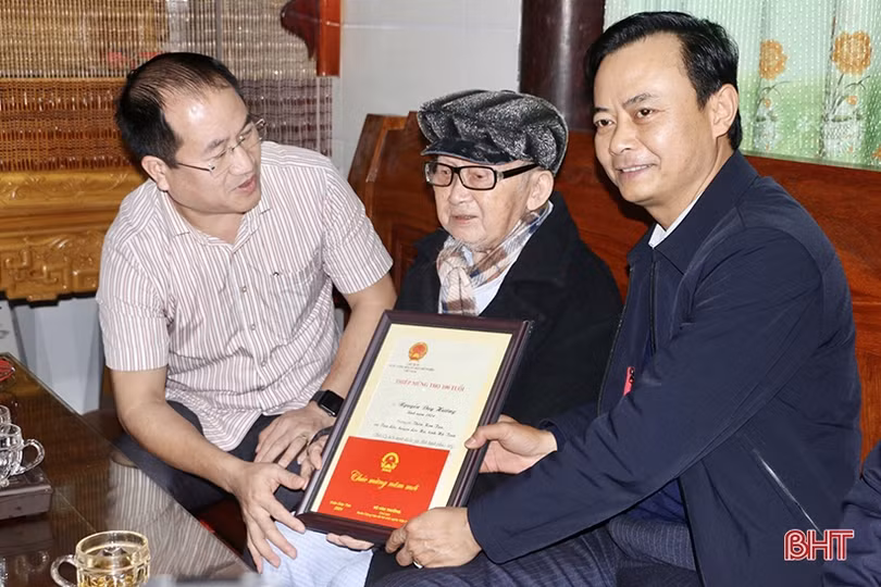 Trưởng ban Tuyên giáo Tỉnh ủy vui tết sum vầy với người lao động Lộc Hà