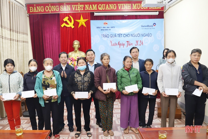 Vietinbank trao 3.000 suất quà tết cho người dân Hương Sơn