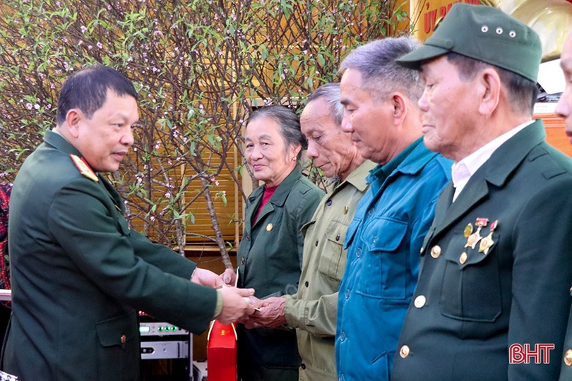 Bộ Tổng tham mưu, Tổng cục Công nghiệp Quốc phòng tặng quà tết ở Hà Tĩnh