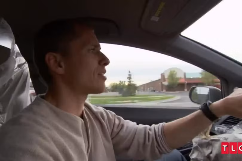 Thánh tiết kiệm bọc Honda Civic bằng ni lông để được giá khi bán