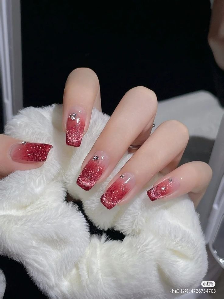 Mẫu nails tone đỏ đón tết
