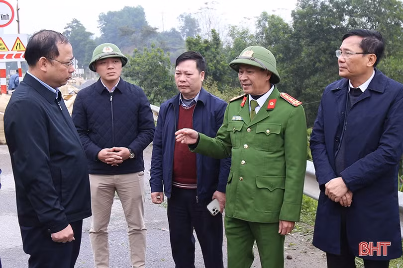 Cảnh sát giao thông Hà Tĩnh xử lý vi phạm nồng độ cồn xuyên tết