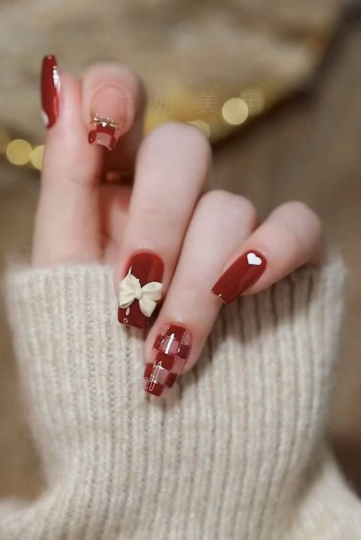 Mẫu nails tone đỏ đón tết
