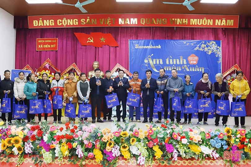 Nhiều suất quà “Ấm tình mùa xuân” đến với các hoàn cảnh khó khăn